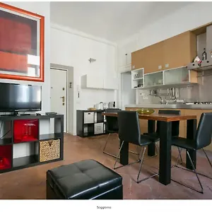 Appartamento Splendido Bilocale In Via Orti - A Pochi Metri Dal Policlinico, Milano